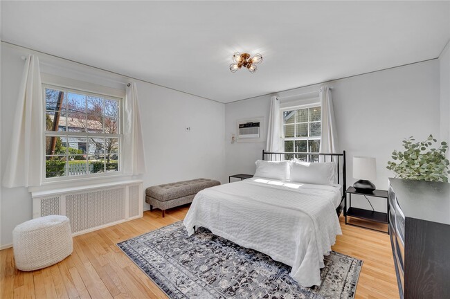 Building Photo - 53 Sheldrake Ave