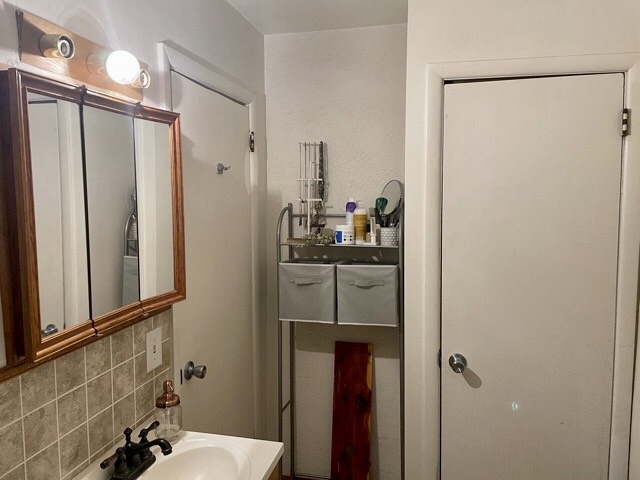 Bathroom with large linen closet - 1060 Seminary Ave