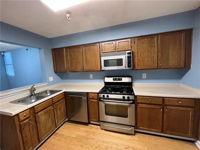 Building Photo - 4161 Riverlook Pkwy SE