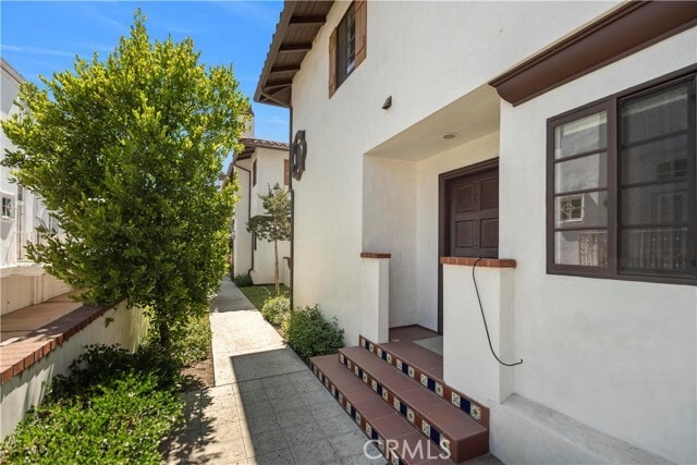 Building Photo - 1128 Huntington Dr