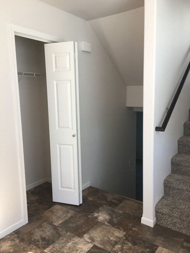 Building Photo - 3 Bed 3 Bath Single Family Home