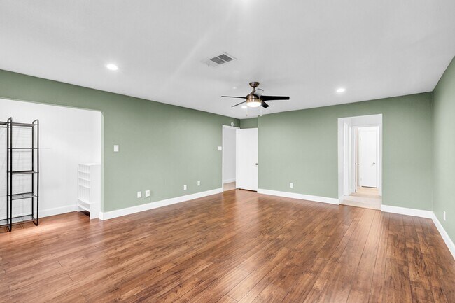 Building Photo - 9800 Pagewood Ln