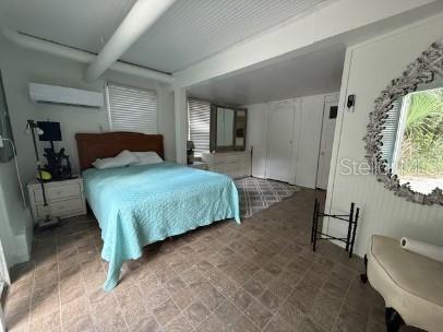 Building Photo - 350 Desoto Ave