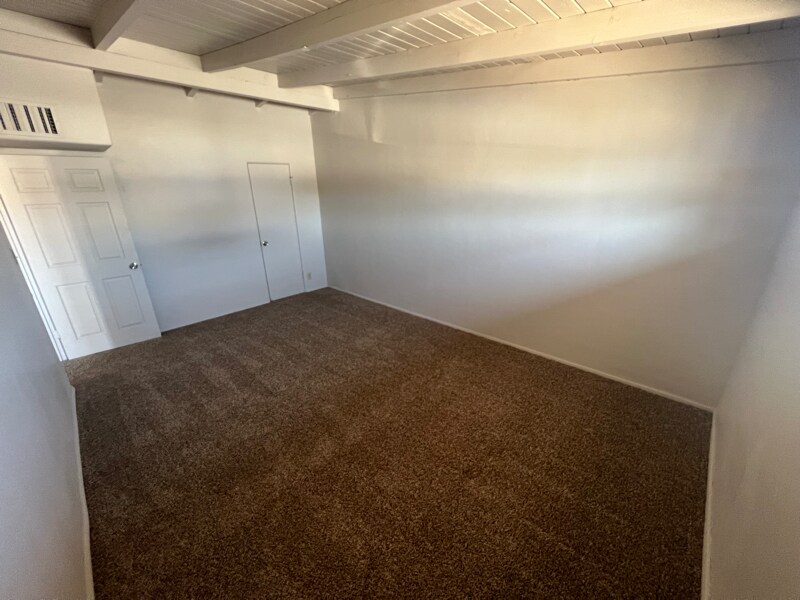 Building Photo - 302 W Irvington Rd