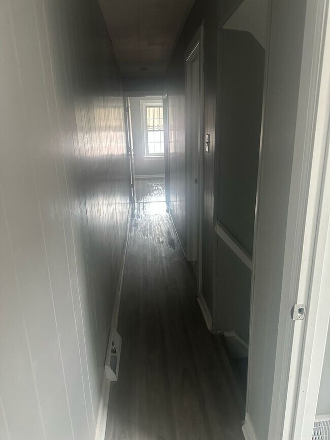 Building Photo - Fully Renovated Single Family House