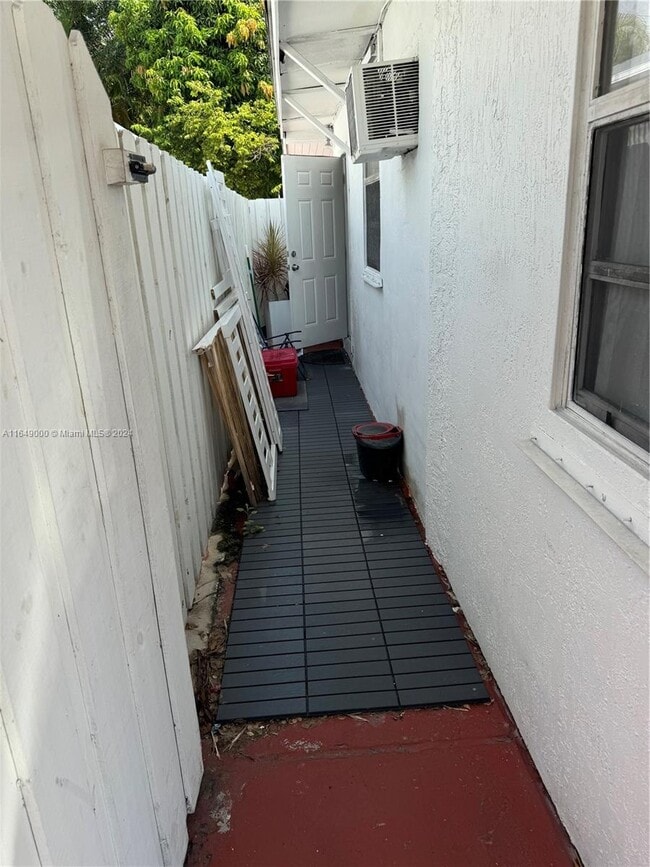 Building Photo - 10245 SW 37th Terrace