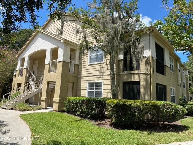 Primary Photo - 11 Arbor Club Dr