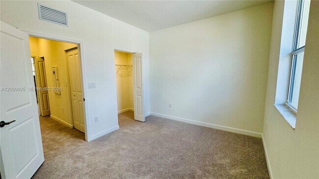 Building Photo - 2632 SE 27th Dr
