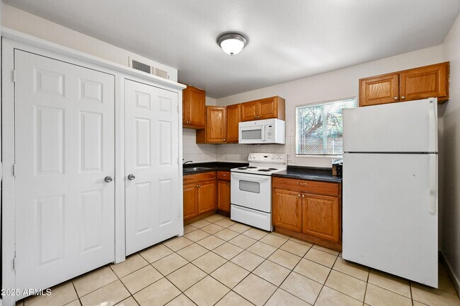 Building Photo - 12717 W Tasha Dr