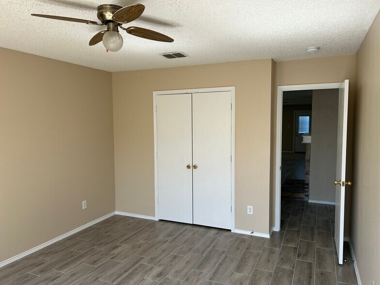 Building Photo - 7912 Canoe Ridge Ln
