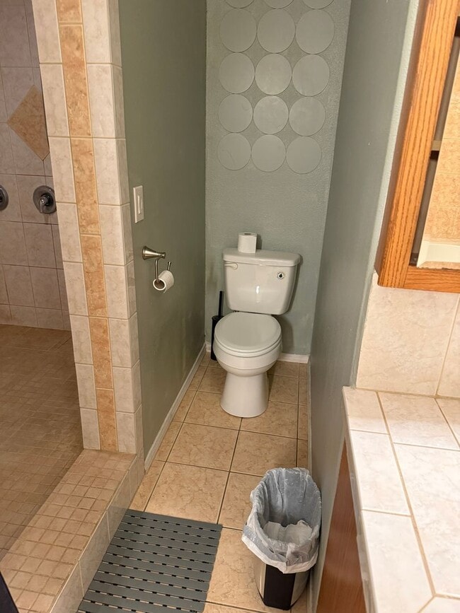 Building Photo - $500 off 1st month! Unique, spacious 4-bdr...