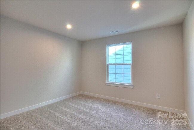 Building Photo - 1233 Cottage Green Dr