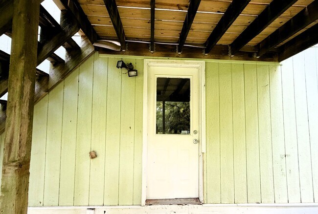 Building Photo - *** AVAILABLE NOW – Rare Downtown Corydon Rental! ***