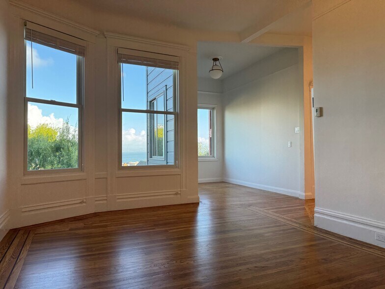 Living Room - 427 Mississippi St