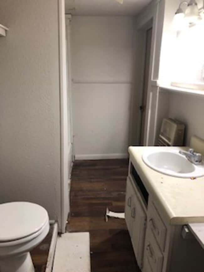 Building Photo - 3 bed 1 bath home