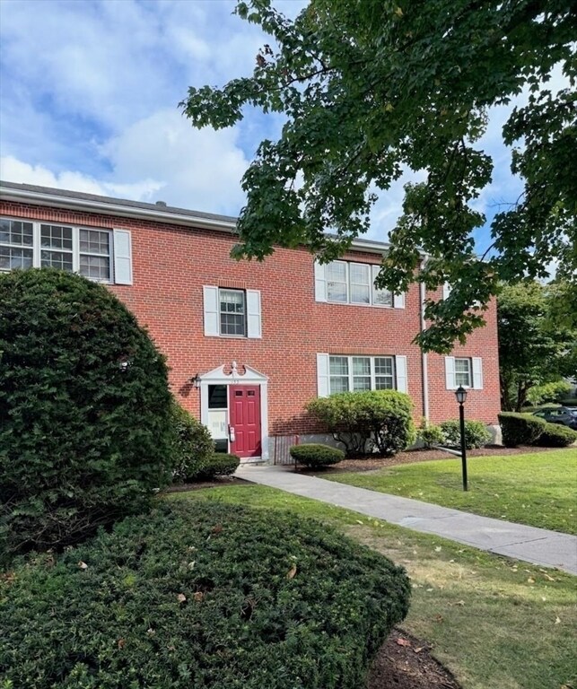 Building Photo - 169 Lake Shore Rd