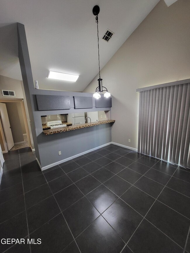 Building Photo - 1802 Frank Sinatra Pl