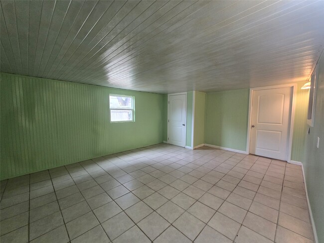 Building Photo - 6717 Fairway Dr