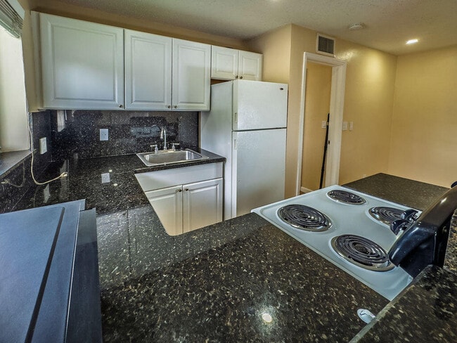 Building Photo - 750 SW 2nd St