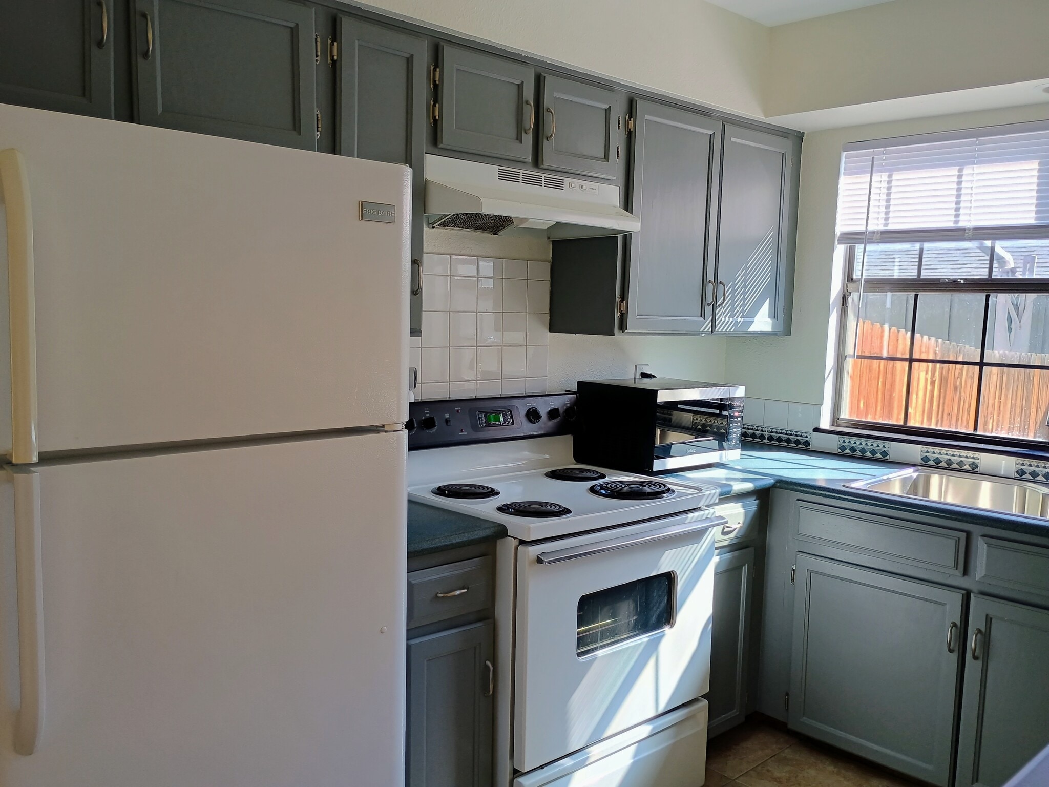 Kitchen - 10360 E Jewell Ave