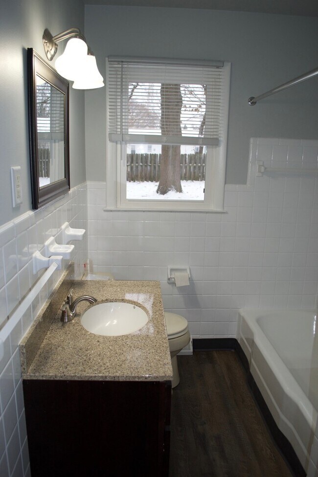 Building Photo - Three Bedroom Ranch in Northeast Grand Rapids
