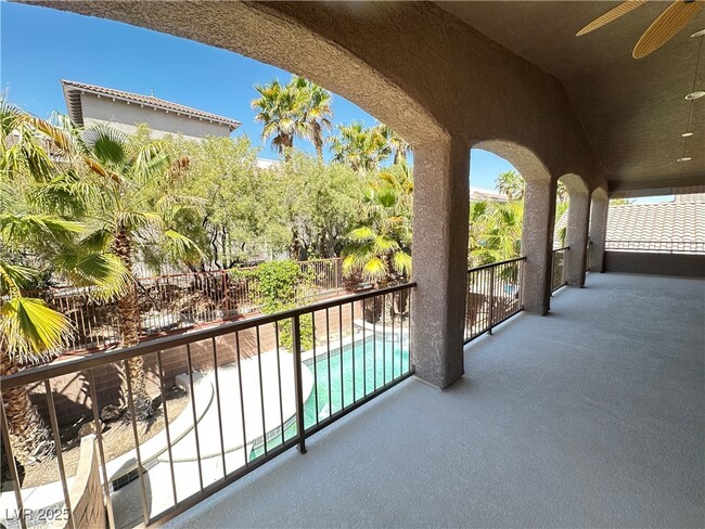 Building Photo - 1033 Puerta Del Sol Dr
