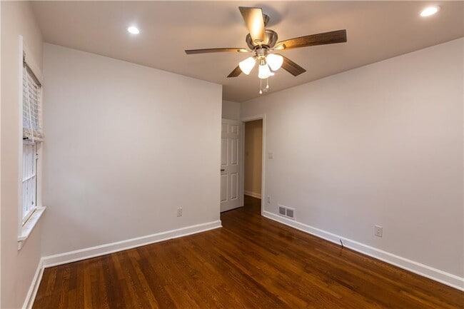 Building Photo - 1392 Lively Ridge Rd NE