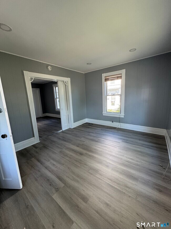 Building Photo - 11 Betts Pl