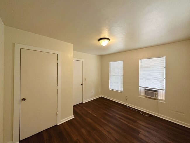 Building Photo - Cozy 2 Bedroom, 1 Bathroom House