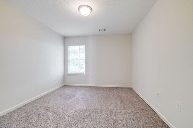 Building Photo - 3 Bed 2.5 Bath - Spacious Townhome Centrally Located in Rincon