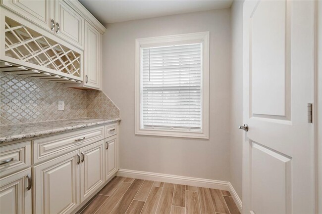 Building Photo - 10311 Londonderry Dr
