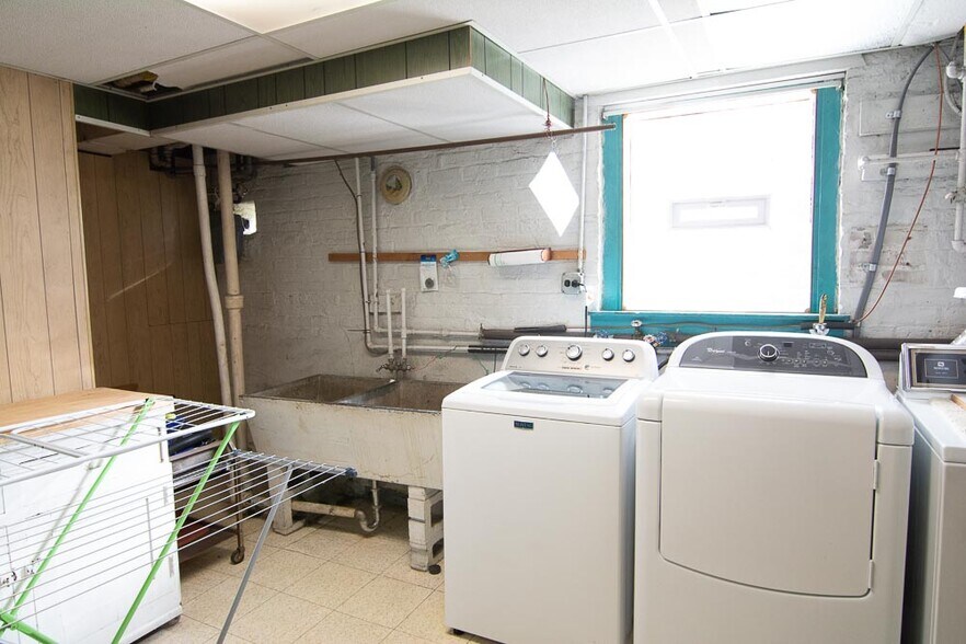 Building Photo - 3916 N Kildare Ave