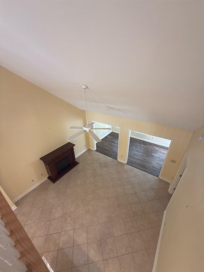 Building Photo - 715 Botany Loop