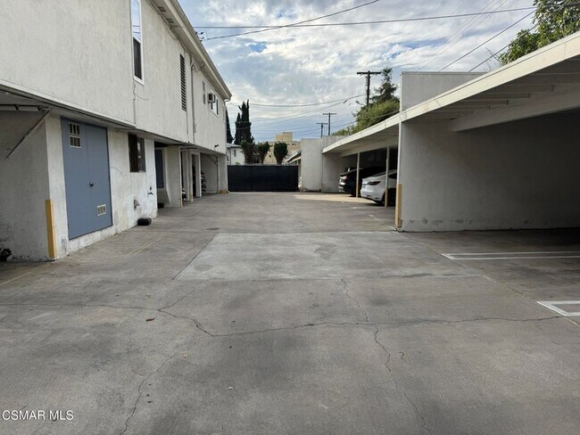 Building Photo - 13507 Victory Blvd