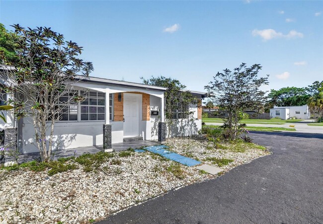 Building Photo - 824 Bayberry Dr