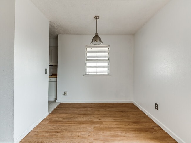 Building Photo - 6728 N Meridian Ave