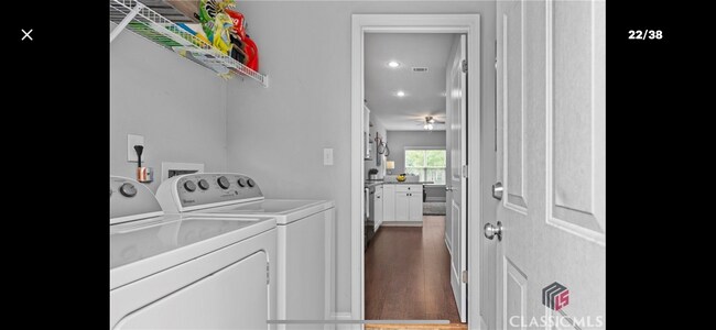 Building Photo - 1030 Binghampton Cir