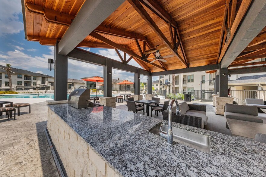 Building Photo - 4835 Usaa Blvd