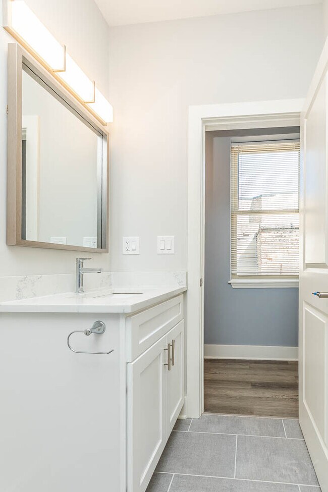 Building Photo - 6632 S Kenwood Ave