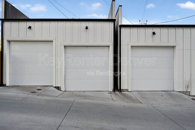 Building Photo - 1299 Newton St