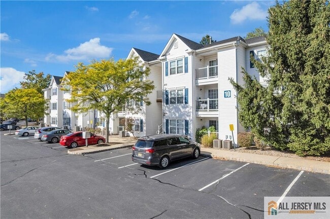 Building Photo - 1027 Waterford Dr