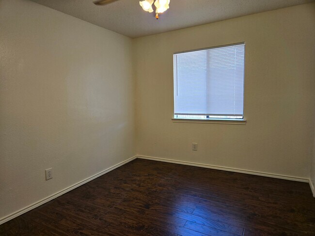 Building Photo - 1106 Buttercup Cir