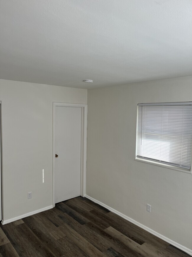 Building Photo - 256 S Harbine Ave