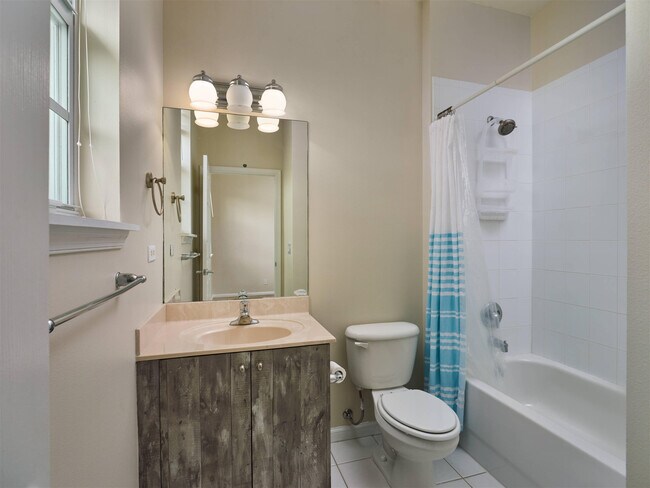 Building Photo - 463 School House Rd