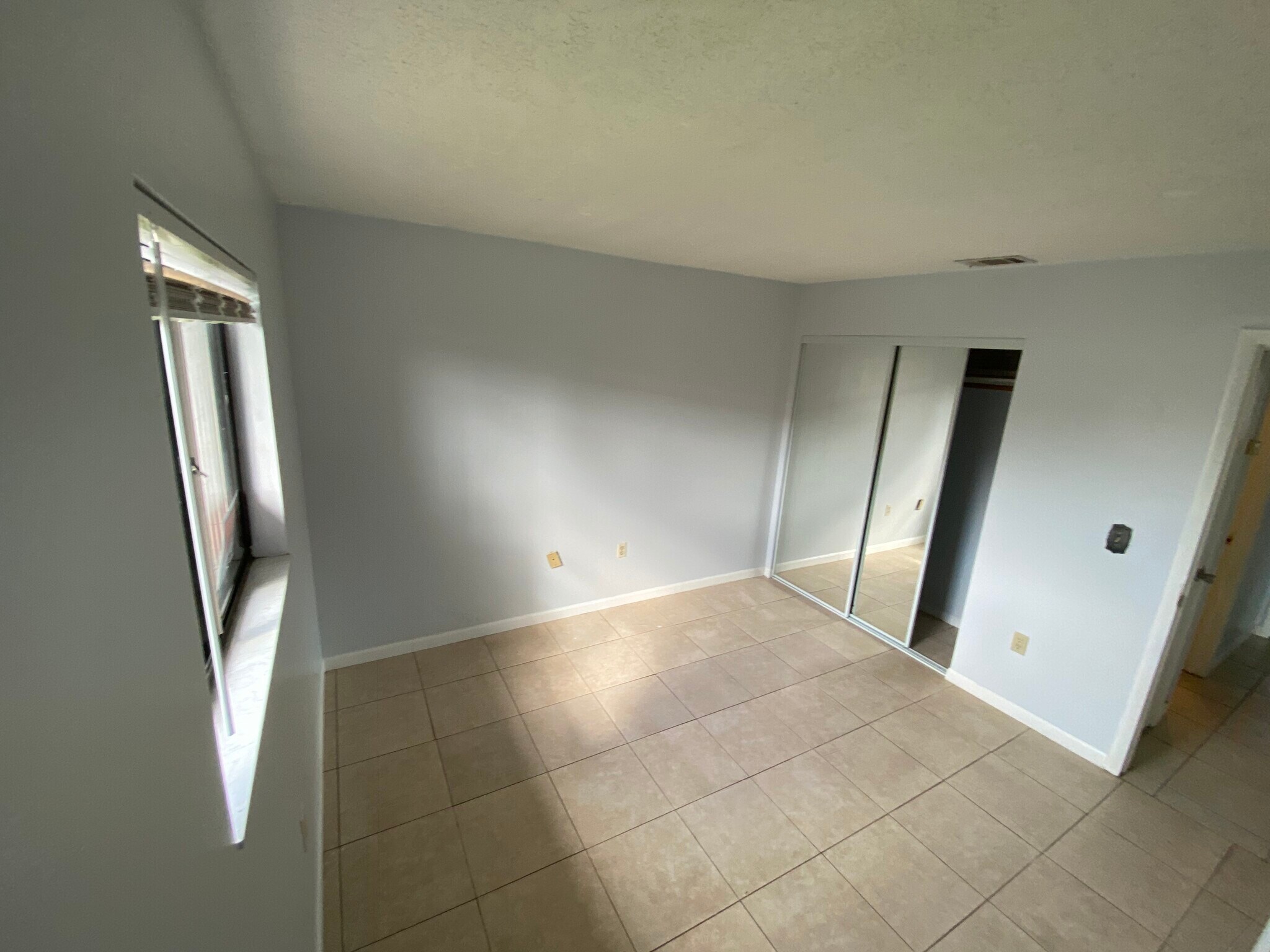 Building Photo - 1554 University Lane