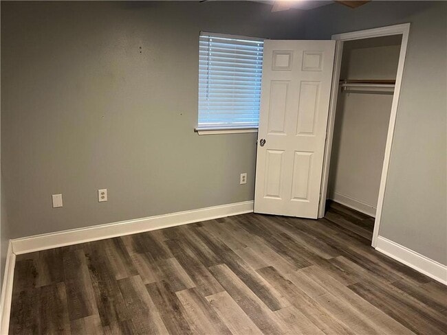 Building Photo - 2716 Riverland Dr