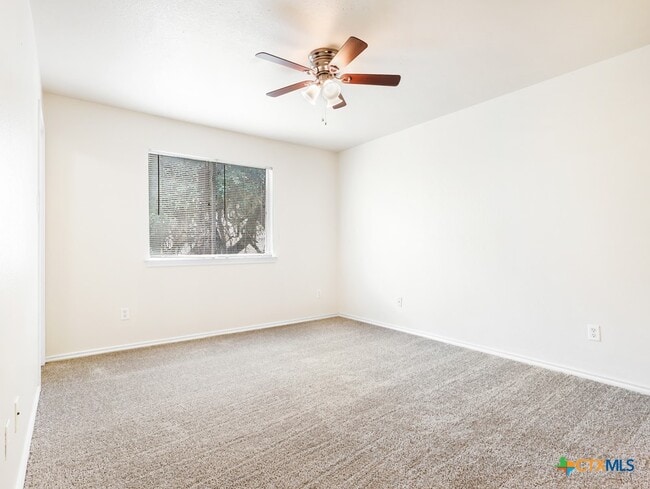 Building Photo - 825 Sagewood Trail