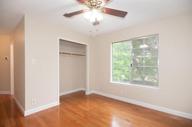Building Photo - 1004 Kavanagh Dr