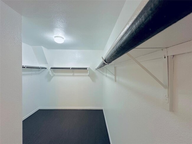 Building Photo - 708 Kaluga Trl