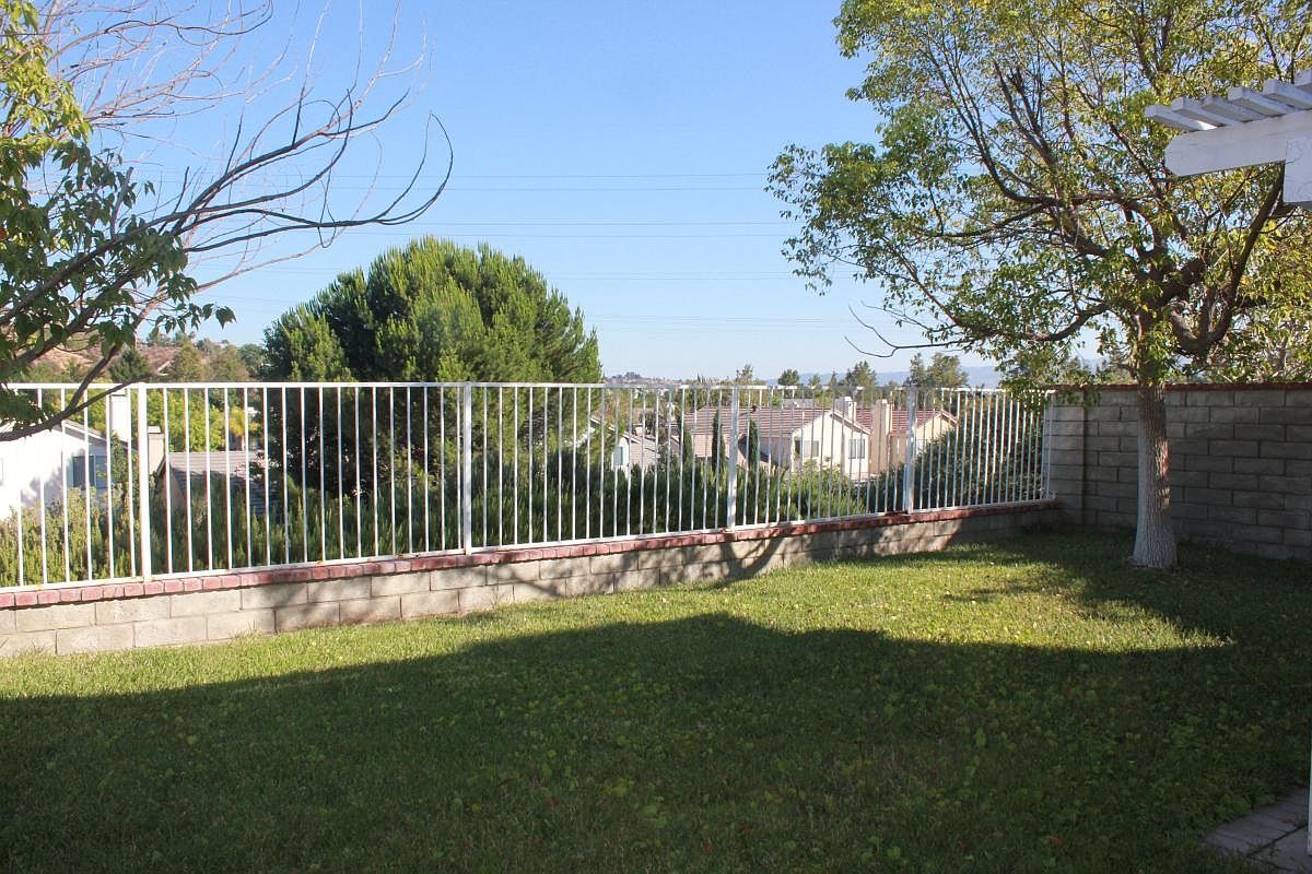 Building Photo - 28620 Avocado Pl